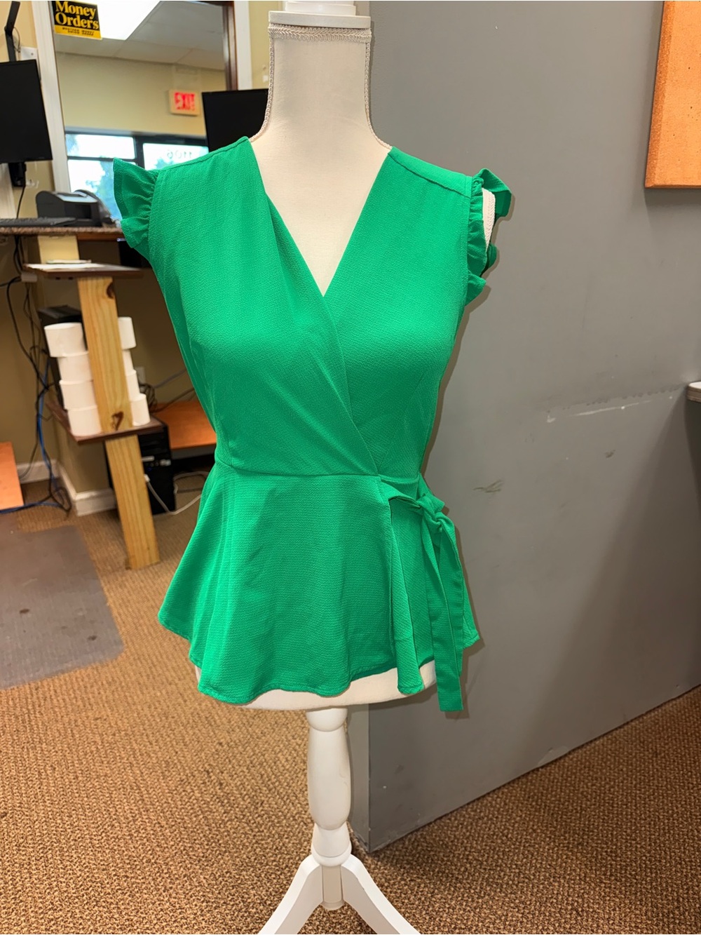 Monteau Emerald Green Wrap Peplum Blouse Medium Flutter Sleeve Faux Wrap Top szM